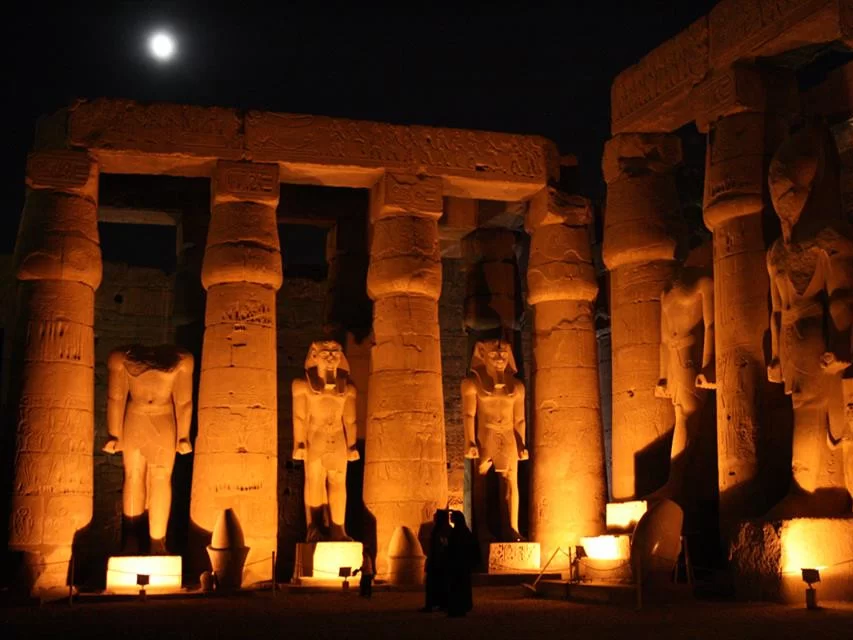 Karnak Temple }}
